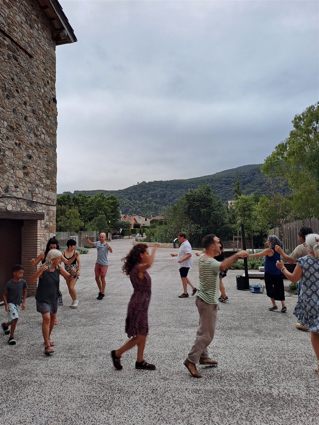 Acte cultural a la Garrotxa — Arrela'm aquí 2025