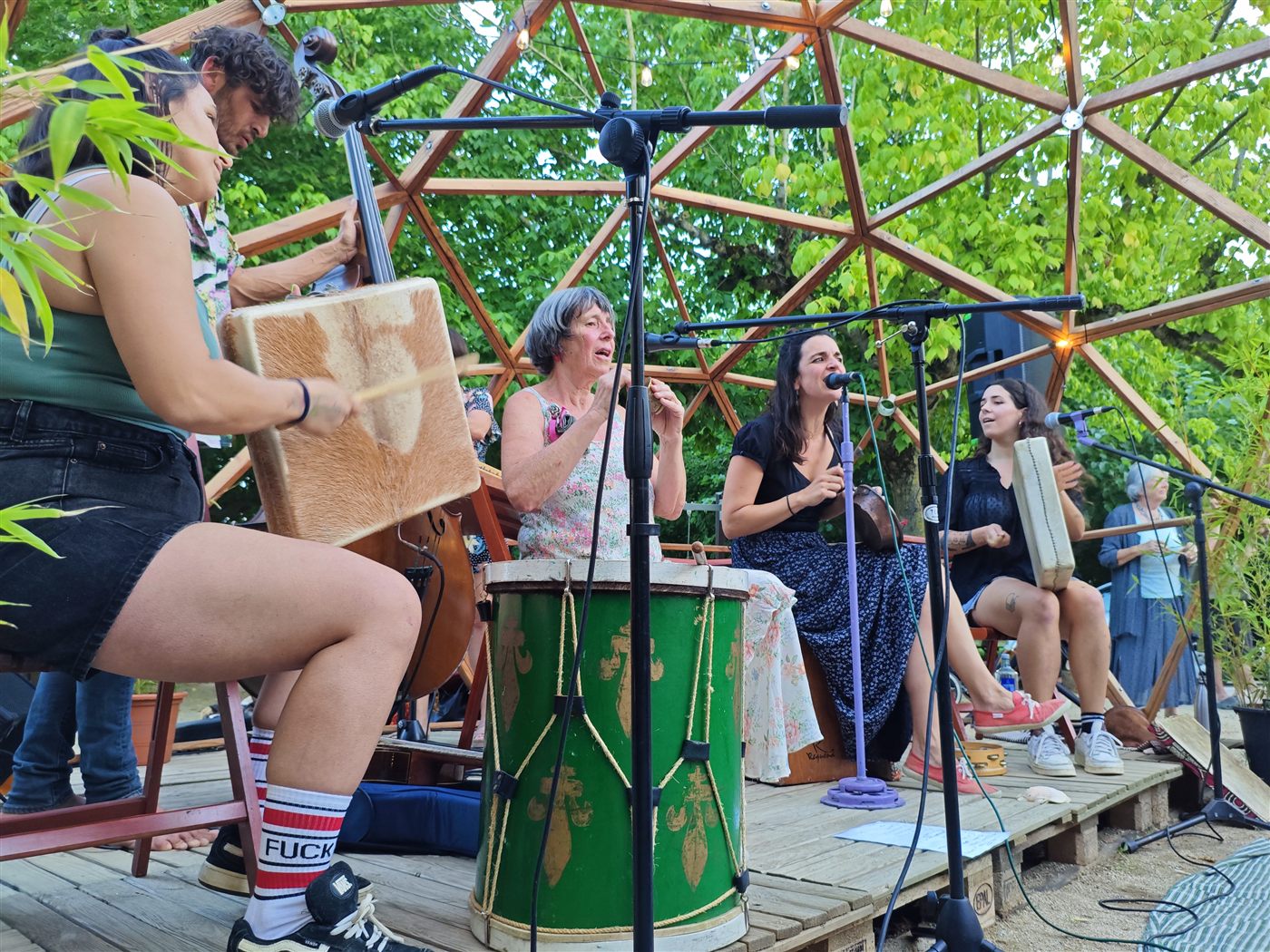 Concert i participació comunitària — Arrela'm aquí 2025